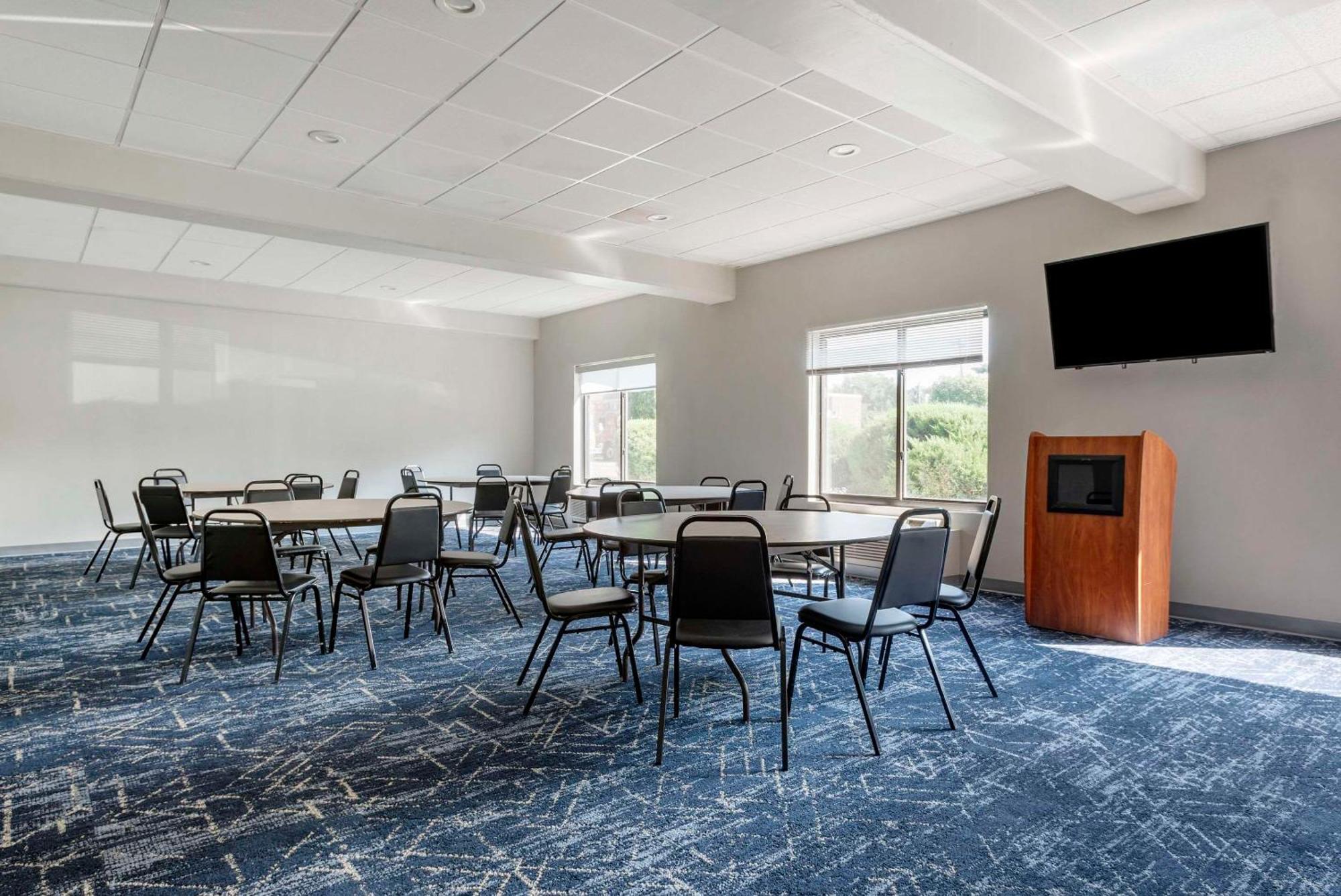 Comfort Inn Philadelphia International Airport West Chester Exterior photo